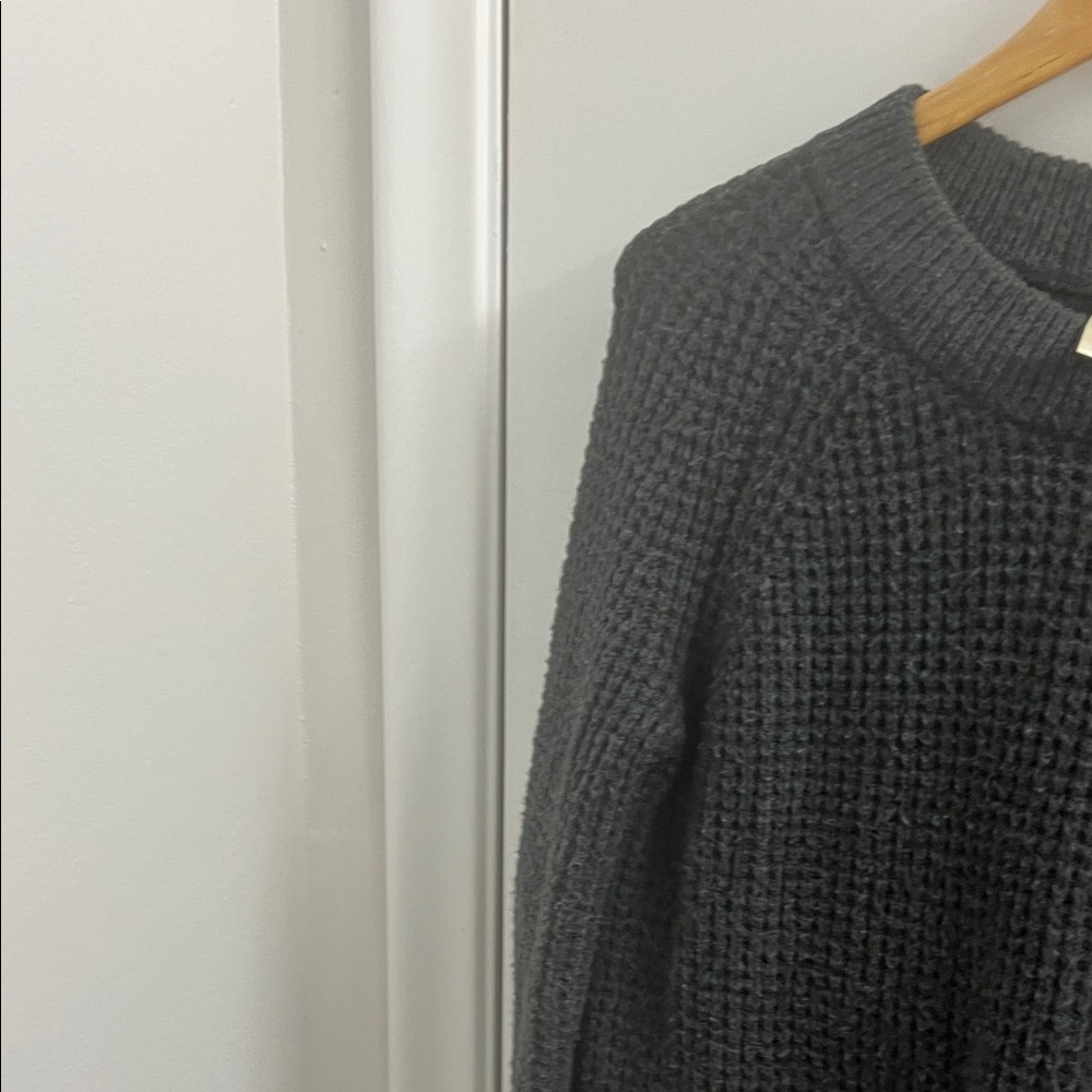 🖤 Cozy Black Knit Crew Neck Sweater | Classic Warm Winter Pullover - Picture 7 of 10